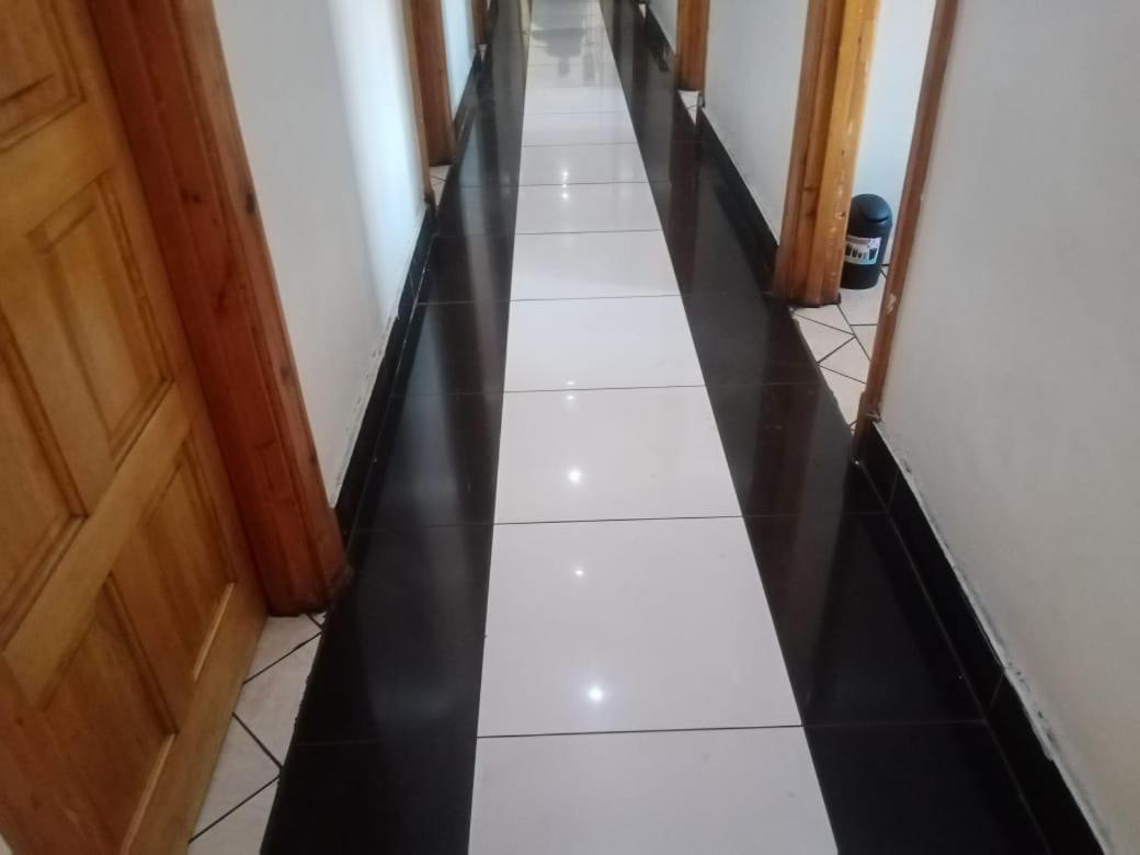 Ebony Guest House พริทอเรีย ภายนอก รูปภาพ